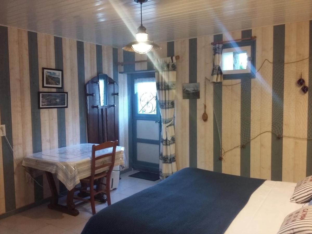 Les Petites Chapelles Bed & Breakfast Saint-Pierre-de-Plesguen Exterior photo